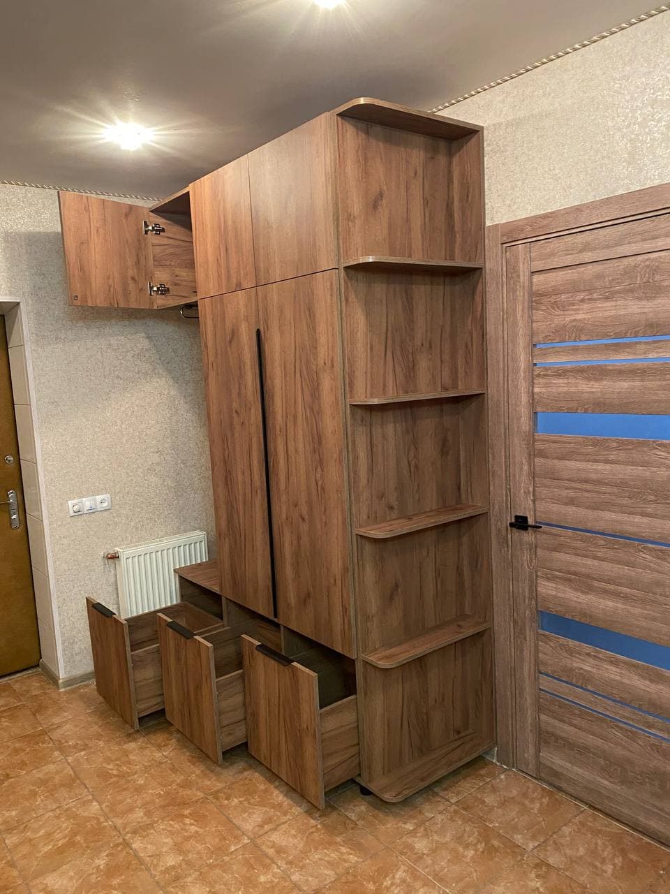 Шафа у передпокій